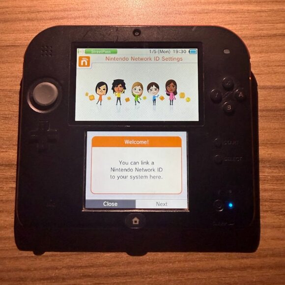 Nintendo 2DS Console Black/Red with Pokemon Bank, Poke Transporter & Games - Picture 5 of 16